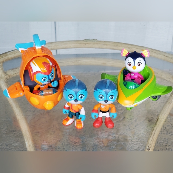 Hasbro Top Wing Vehicles And Other Figures Lot, 4 Figurines, 2 Vehicles Included - Picture 1 of 14